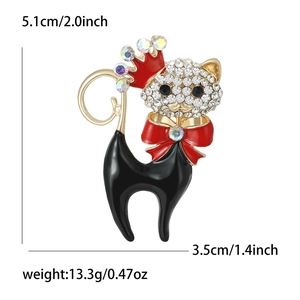 Cartoon Emaille Katzenbrosche in Schwarz mit roter Krone und Kristallen, 5,1x3,5cm
