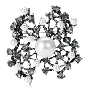Vintage Artificial Pearl Flower Brooch For Women Alloy Rhinestone Snowflake Pin Elegant Banquet Wedding Party Apparel Accessories