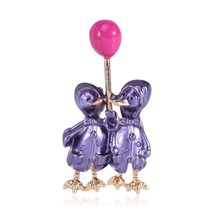 Creative Enamel Drip Oil Couple Duck Brooch Holding Balloon Alloy Animal Shape Badge Lapel Pin Fashion Jewelry For Women