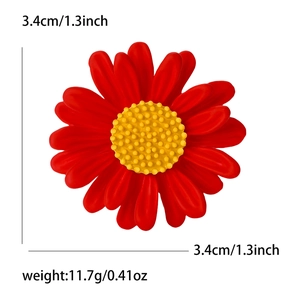 Détail de la broche marguerite rouge avec dimensions de 3,4 cm et poids de 11,7 g