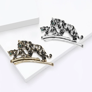 Vintage Alloy Rhinestone Tiger Brooch Mother And Child Leopard Pin For Women Elegant Bamboo Branch Animal Jewelry For Wedding