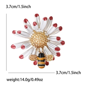 Detailed size view of a 3.7cm enamel daisy brooch with a small honey bee and weight info