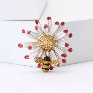 Exquisite enamel daisy bee brooch with gold petals and honeybee detail on white base