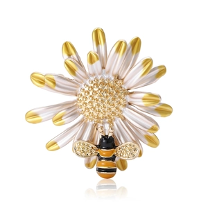 Cute Alloy Enamel Daisy Bee Brooch Fashion Exquisite Floral Insect Pin For Women Clothing Accessories Elegant Jewelry Gift