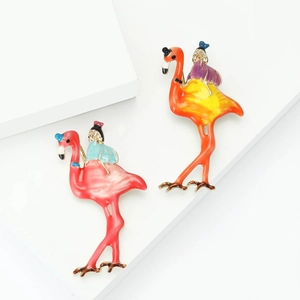 Set de broches de flamenco de esmalte con niñas y pedrería en colores rosa y naranja
