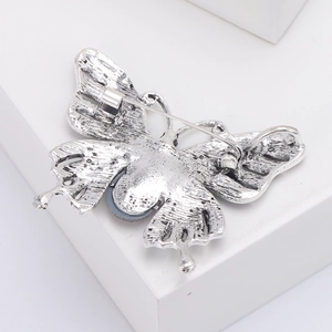 Spilla a farfalla in smalto vintage finitura argento antico con dettaglio spilla posteriore