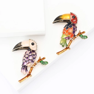 Broche Oiseau Toucan en Émail Créatif Alliage Strass Oiseau Tropical Épinglette Bijoux de Mode Pour Costumes Manteaux