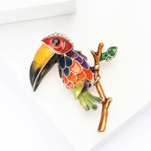 Broche perroquet colorée en émail avec cristaux sur branche pour costumes et cardigans