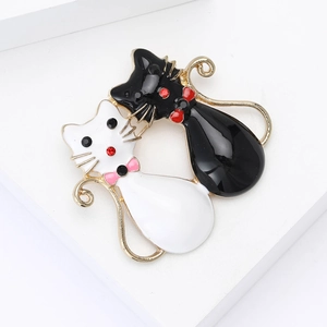 Ensemble de broches chats noir et blanc en émail avec nœuds papillon et strass