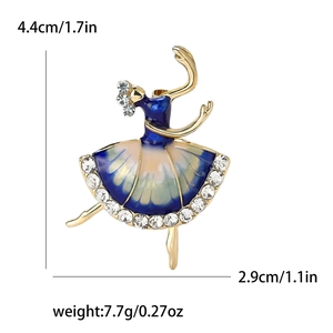 Dettaglio della spilla ballerina in smalto con dimensioni 4,4x2,9cm e peso 7,7g