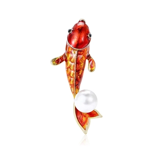Vintage Enamel Koi Fish Brooch With Artificial Pearl Red Orange Gradient Animal Lapel Pin For Women Sweater Coat Elegant Jewelry Gift