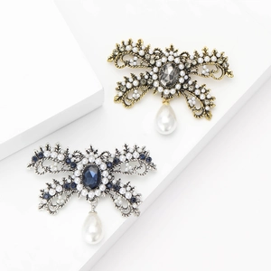 Vintage Alloy Artificial Pearl Rhinestone Bow Brooch Elegant Palace Style Hollow Out Women Jewelry Pin Accessory For Party Banquet