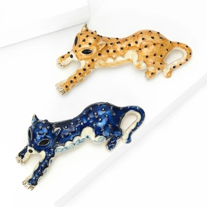 Creative leopard enamel brooches in yellow and blue colors for stylish fashion accessory