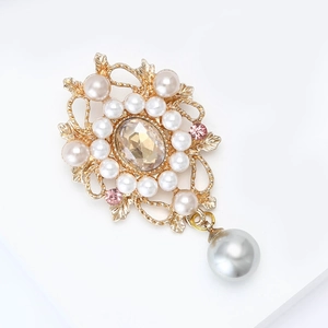 Broche pendentif vintage dorée avec pierre précieuse ambrée, perles et strass scintillants