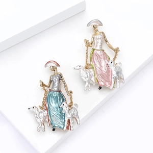 Vintage Elegant Lady Walking Dogs Enamel Brooch Pin Alloy Cartoon Character Accessory Fashion Jewelry For Women Gift