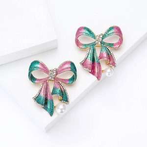 Broche nœud élégante sertie de cristaux et perles avec dégradé bleu et violet chic