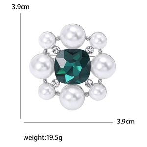 Broche fleur élégante en cristal émeraude avec perles et alliage d'argent, 3,9 cm