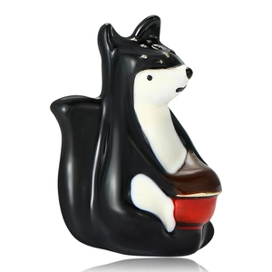 Broche renard de dessin animé en émail avec bol rouge et bordure dorée polie