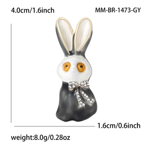 Modische Hasen-Brosche aus Legierung mit grau-weißem Emaille und Strass-Schleife