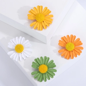 Spilla in Lega a Forma di Piccola Margherita in Stile Coreano Dolce Fiore Cute Goccia d'Olio Pin Gioielli di Moda per Donna