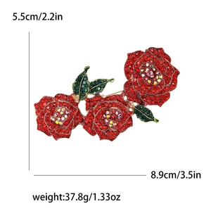 Élégante broche triple rose en strass rouges et feuilles vertes avec dimensions