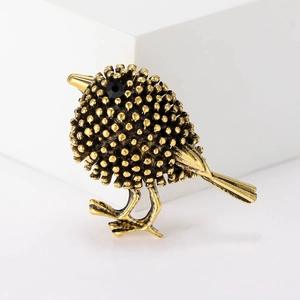 Broche oiseau vintage en alliage doré avec texture perlée et œil en strass noir brillant