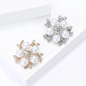 Luxury Alloy Imitation Artificial Pearl Flower Brooch With Rhinestone Elegant Floral Breastpin Jewelry Gift For Women Gold Silver
