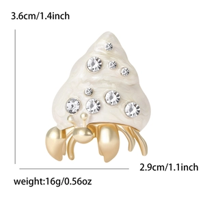Detailed view of hermit crab brooch with size 3.6x2.9cm and 16g weight specifications