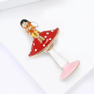 Broche émaillée en forme de fille champignon en alliage coloré pour accessoire de mode