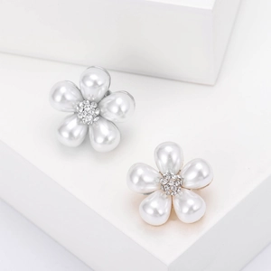 Broche Fleur Élégante à Cinq Pétales Pour Femmes Alliage Künstliche Perle d'imitation Strass Épingle Accessoire Bijoux