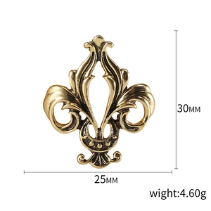 Vintage fleur-de-lis metal brooch pin in bronze finish measuring 30mm height and 25mm width