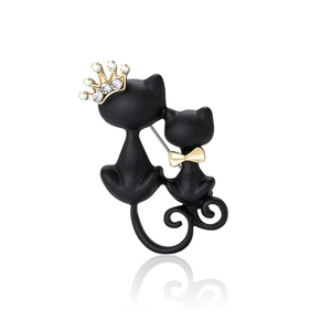 Fashion Alloy Matte Black Two Cats Brooch For Women Gold Crown Bow Rhinestone Animal Lapel Pin Minimalist Jewelry Suit Accessories Gift