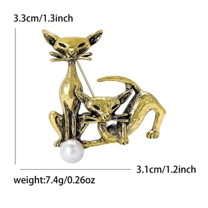 Vintage gold alloy cat brooch with white pearl and brushed texture for women