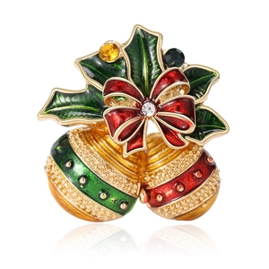 Broche cloche de Noël en émail avec feuilles de houx et nœud rouge, style festif élégant