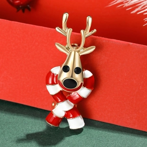 Broche créative de renne de Noël avec écharpe en émail rayé rouge sur boîte cadeau