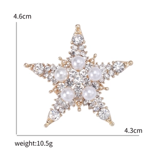 Elegant gold star brooch with rhinestones and pearls, size 4.6cm by 4.3cm