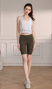 Nylon jacquard yoga tank top with V-neck layered design and green cycling shorts