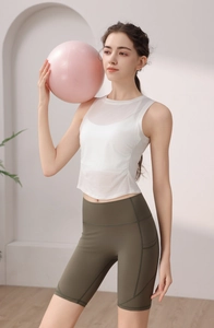 Slim fit tencel yoga tank top with mesh layer and green high waist cycling shorts