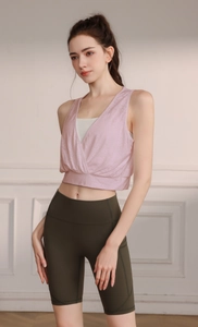 Detail of pink jacquard yoga tank top paired with olive green high-waisted fitness shorts