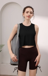 Détail du short de yoga marron à taille haute avec cordon de serrage pour femme