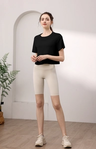 Details zum elastischen Tencel-Yoga-Oberteil mit High-Waist-Radlerhose für das Training