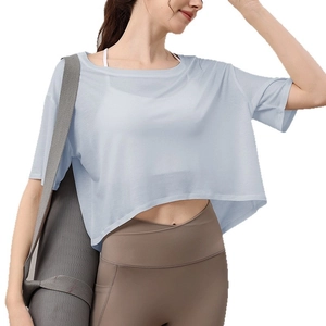Leichtblaues atmungsaktives Damen Yoga Crop Top mit weiten Ärmeln für Fitness Training