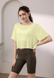 Détail du short de cyclisme marron à taille haute avec poche latérale pour le sport