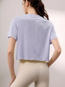 Atmungsaktives Lavendel-Tencel-Sport-T-Shirt für Damen Yoga und Laufen mit Rückennaht-Detail