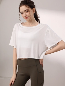Haut de yoga en modal blanc pour femme avec manches courtes et legging taille haute olive
