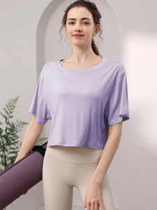 Haut court en modal lavande ample pour yoga et pilates avec manches courtes chic