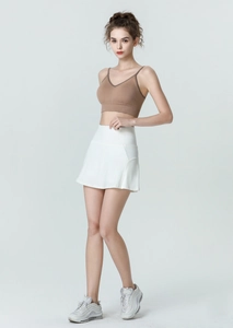 Detailweergave van de sport-skort met hoge taille en binnenbroekje voor tennis en fitness