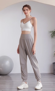 Set yoga da donna a vita alta con pantaloni sportivi ampi e reggiseno sportivo bianco
