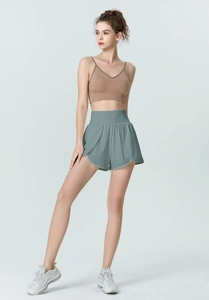 Détail du short de sport taille haute double couche avec doublure anti-exposition pour femme