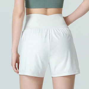 Short de sport blanc à taille haute croisée en V avec jambes amples et tissu léger